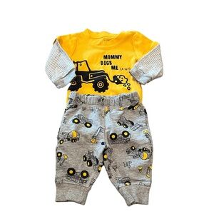 5/$15 sale - Boy’s size newborn Carter’s outfit